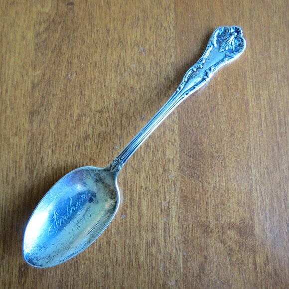Chantelaine (1894) by Lunt Silver Teaspoon Sterling "Arthur 1895" In Bowl - Picture 1 of 9